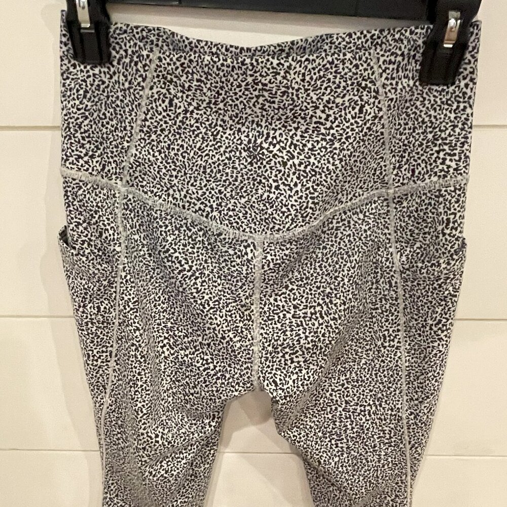 Athleta Salutation Stash II Textured Legging 7/8 - Micro Cheetah